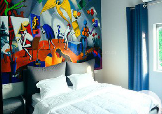 三江对于酒店的墙体彩绘而言更注重哪些方面？